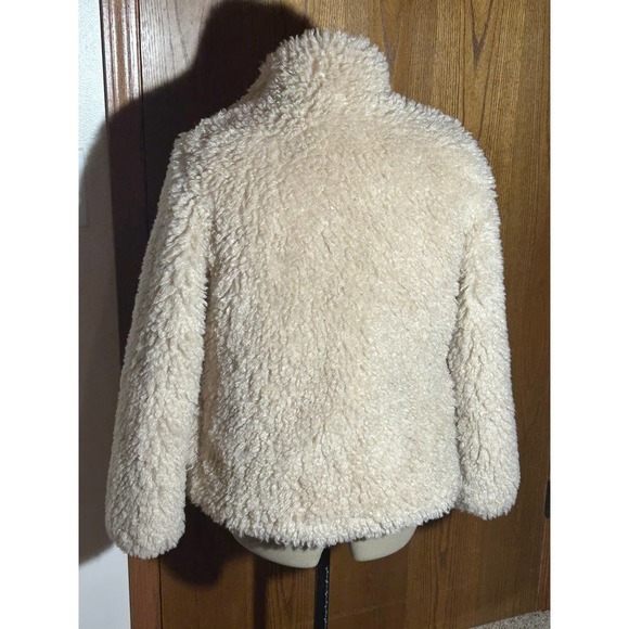 Vero Moda Barry Tiffany short teddy beige faux fur jacket - Picture 2 of 11